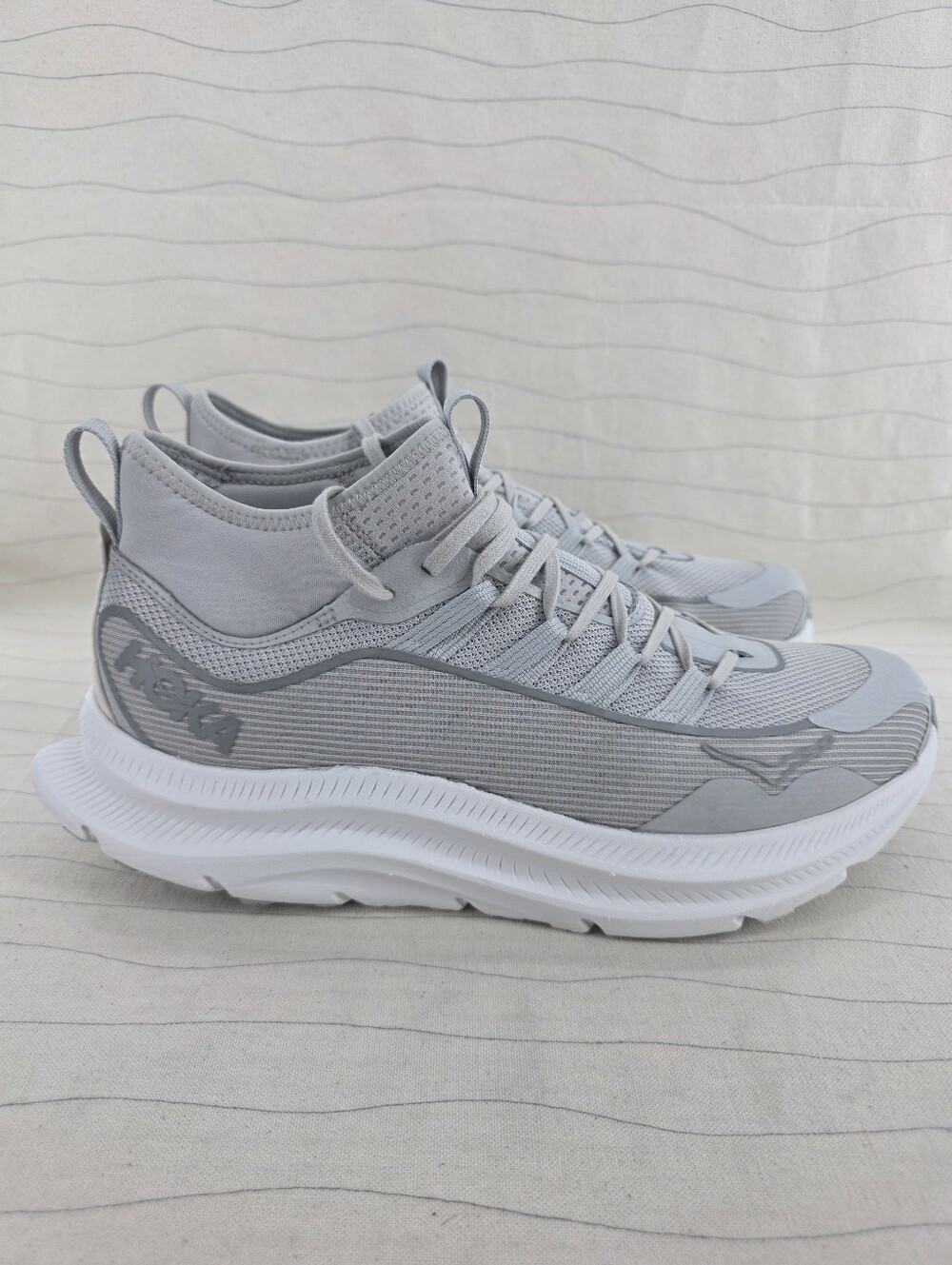 Hoka Mens Kawana Mid Top Alabaster White Gray Stardust Running Shoes Size 11D